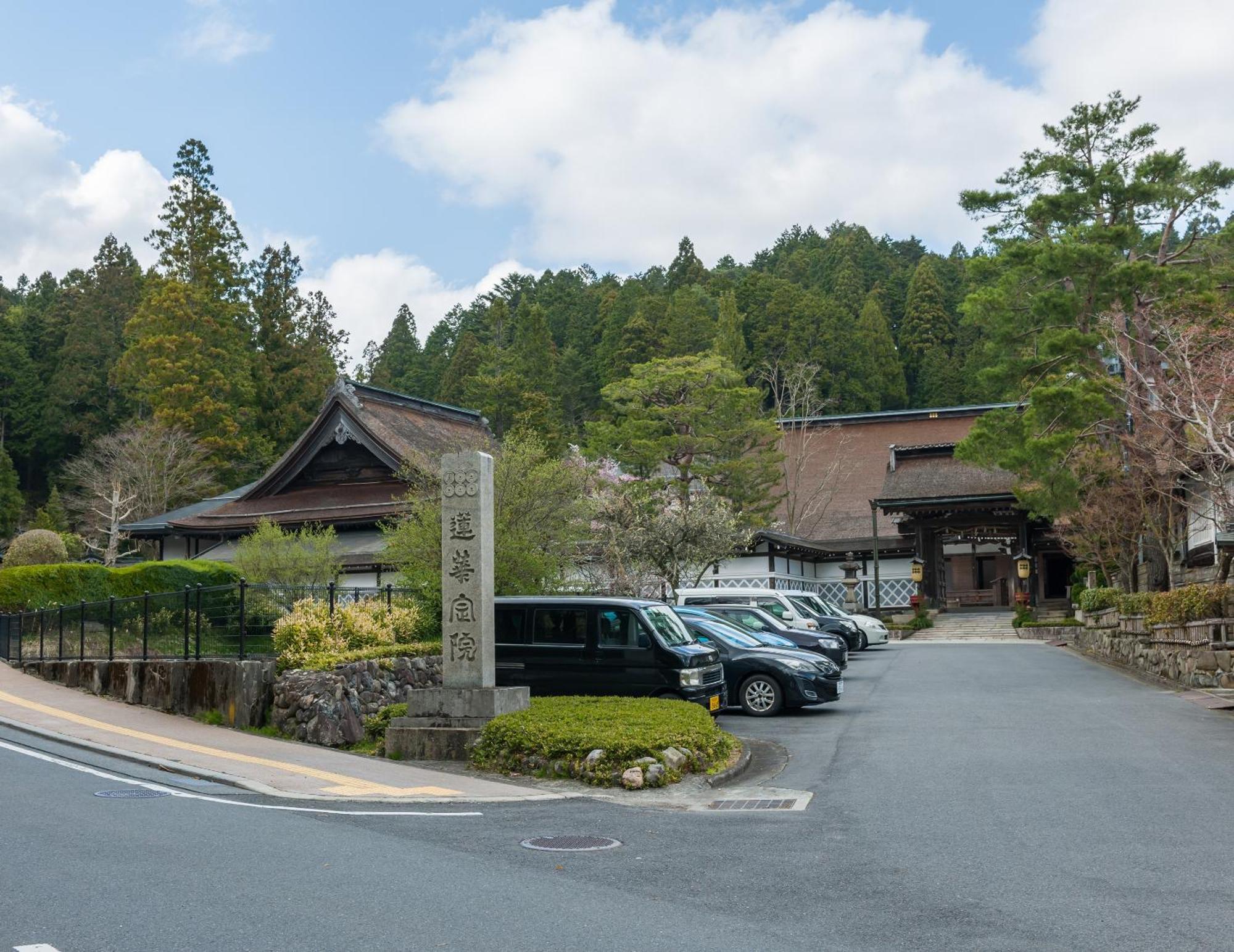 Koyasan Sanadabo Rengejoin Hotel Exterior photo